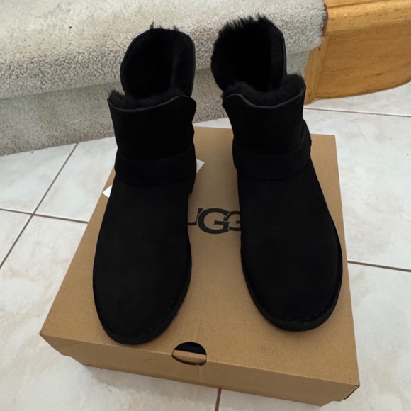 UGG Zariyah Water Repellent Ankle Bootie (Women) Size 7.5 - BLACK   NEW - Picture 5 of 14